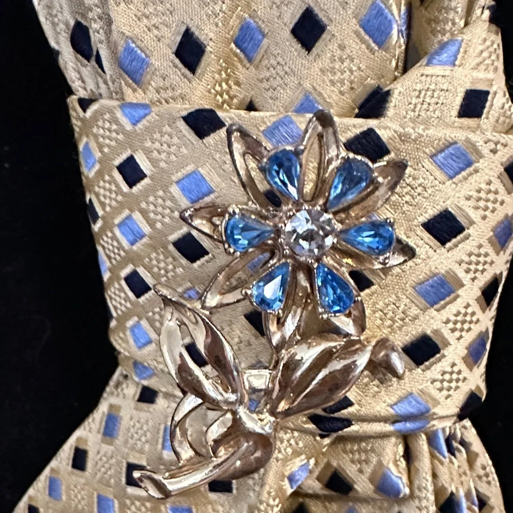 Vintage silk Gold Tie with Blue Accents and Floral Brooch gold tone chain